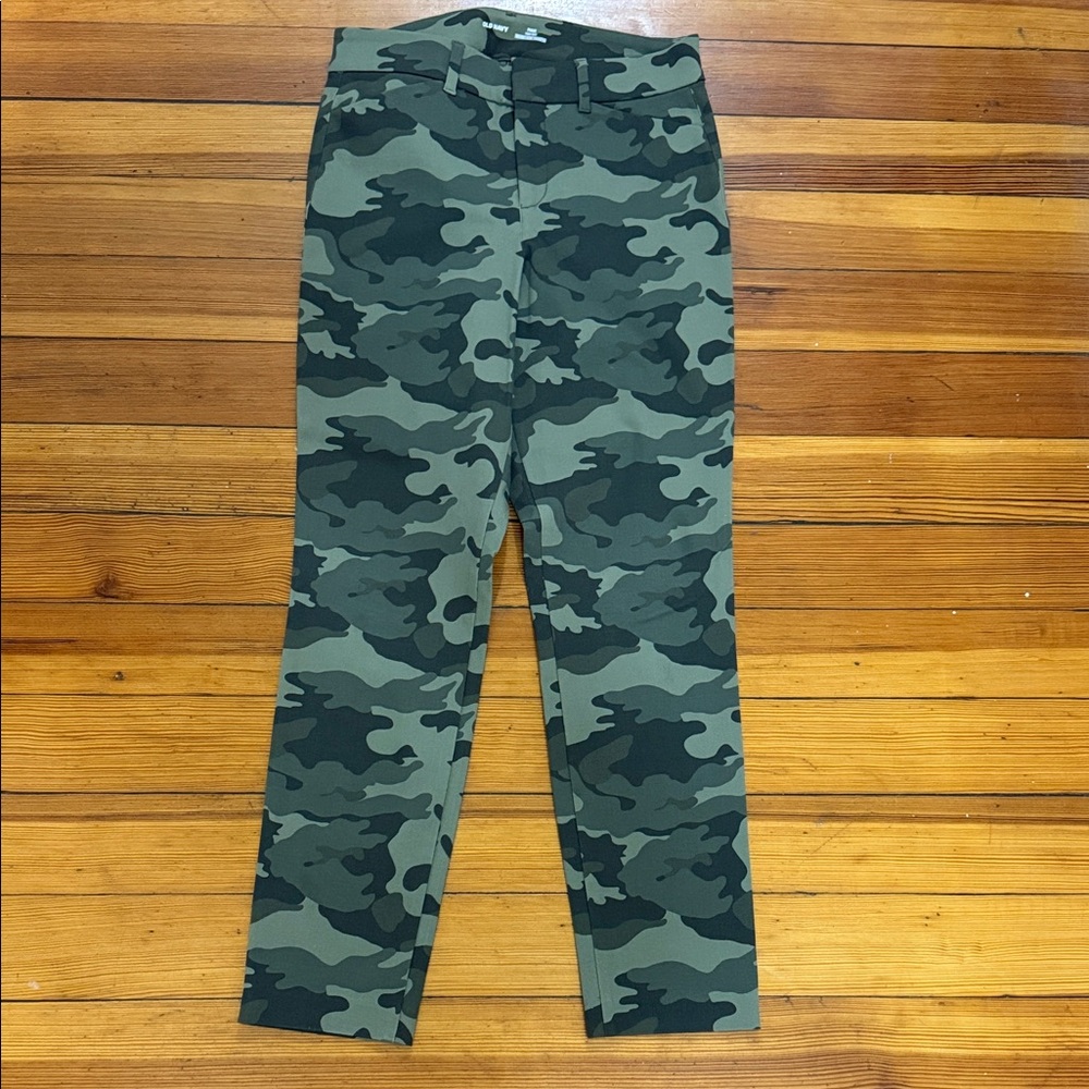 Old Navy Green Camouflage Skinny Pants